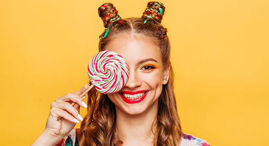 beautiful young woman holds in hand candy pykfd7s.jpg